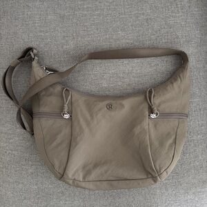 Lululemon Slouchy Sling Bag 6L Warm Ash Grey